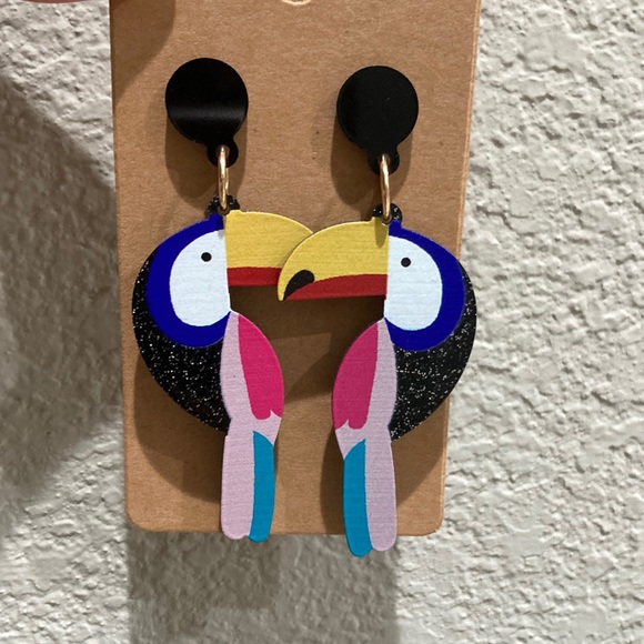 Toucans Earrings - NEW - Picture 1 of 3